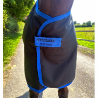 Coperta Horseware Amigo Ripstop 900D Petite Turnout 200g Nero / blu classico Coperta Horseware Amigo Ripstop 900D Petite Turnout 200g Nero / blu classico