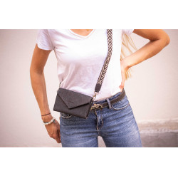 Phone Pocket Pénélope in pelle traforata nera Nero