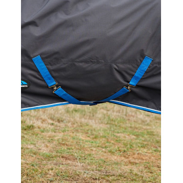 Coperta Weatherbeeta ComFiTec Tyro Turnout 220 g Combo collo integrato Nero / cobalto Coperta Weatherbeeta ComFiTec Tyro Turnout 220 g Combo collo integrato Nero / cobalto