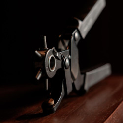 Pinza Perforatrice Extra Forte Grooming Deluxe by Kentucky Nero