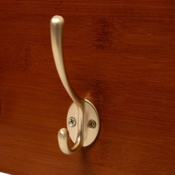 Porta cinghie e giacche 10 ganci Grooming Deluxe by Kentucky Legno Beige