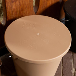 Secchio con coperchio Grooming Deluxe by Kentucky Beige Secchio con coperchio Grooming Deluxe by Kentucky Beige