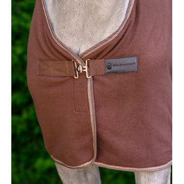 Coperta in pile Economic Waldhausen con cinghie incrociate Mocca Marrone