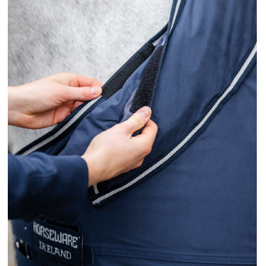 Coperta Horseware Show Ready Blu marino / blu marino e argento Coperta Horseware Show Ready Blu marino / blu marino e argento