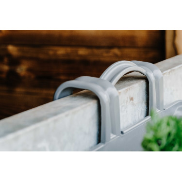 Mangiatoia Hippotonic con ganci e manico Grigio scuro Mangiatoia Hippotonic con ganci e manico Grigio scuro