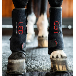 Stinchiere terapeutici Horseware con luce rossa a LED Nero / nero Stinchiere terapeutici Horseware con luce rossa a LED Nero / nero