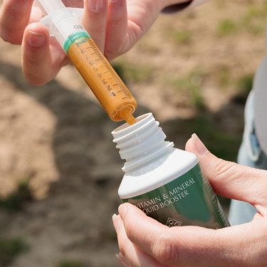 Vitamin & Mineral Liquid Booster Grooming Deluxe di Kentucky