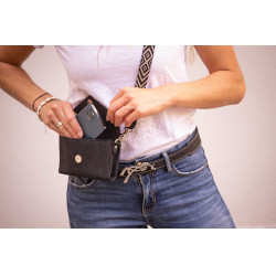 Phone Pocket Pénélope in pelle traforata nera Nero Phone Pocket Pénélope in pelle traforata nera Nero