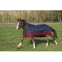 Coperta Equithème Tyrex 1200 D High Neck Marino / bordeaux Blu Coperta Equithème Tyrex 1200 D High Neck Marino / bordeaux Blu