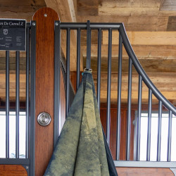 Gancio porta-coperte Mat Grooming Deluxe di Kentucky Nero