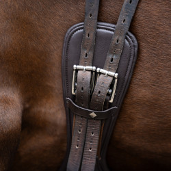 Sottopancia da dressage anatomico Imperial Riding con fibbie a rullo Marrone scuro Sottopancia da dressage anatomico Imperial Riding con fibbie a rullo Marrone scuro