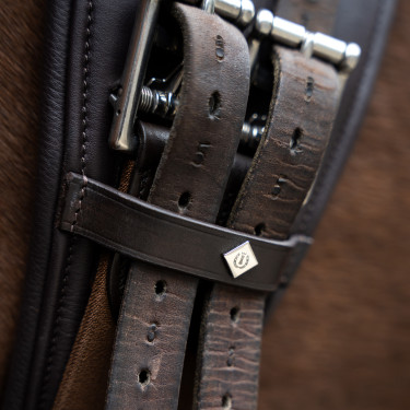 Sottopancia da dressage anatomico Imperial Riding con fibbie a rullo Marrone scuro Sottopancia da dressage anatomico Imperial Riding con fibbie a rullo Marrone scuro