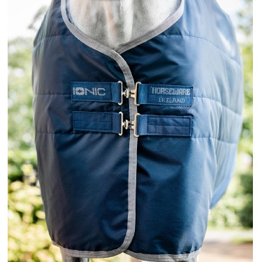 Coperta da scuderia Horseware Ionic Therapy 50g Bleu imperial / argent /Marine Blu Coperta da scuderia Horseware Ionic Therapy 50g Bleu imperial / argent /Marine Blu