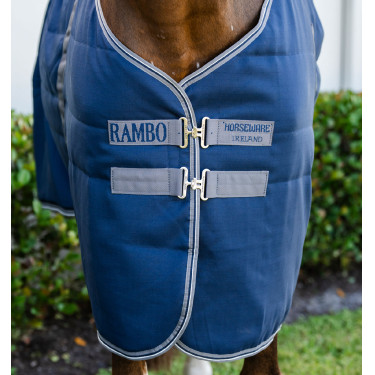 Coperta da scuderia Horseware Rambo® 200g 1000D Marino / temporale / grigio argento Blu marino Coperta da scuderia Horseware Rambo® 200g 1000D Marino / temporale / grigio argento Blu marino