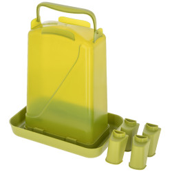 Abbeveratoio in plastica su piedistallo Abbeveratoio in plastica su piedistallo