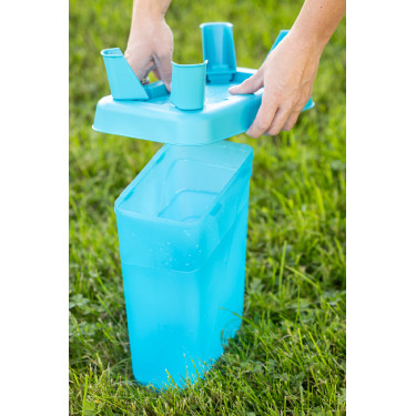 Abbeveratoio in plastica su piedistallo Abbeveratoio in plastica su piedistallo
