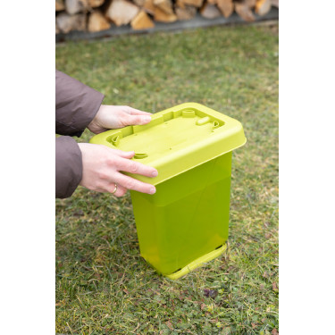 Abbeveratoio in plastica su piedistallo Abbeveratoio in plastica su piedistallo