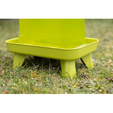 Abbeveratoio in plastica su piedistallo Abbeveratoio in plastica su piedistallo