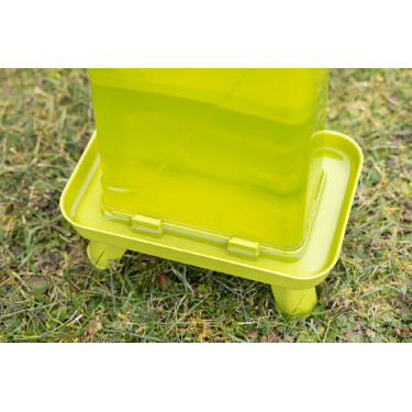 Abbeveratoio in plastica su piedistallo Abbeveratoio in plastica su piedistallo