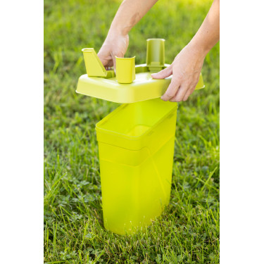 Abbeveratoio in plastica su piedistallo Abbeveratoio in plastica su piedistallo