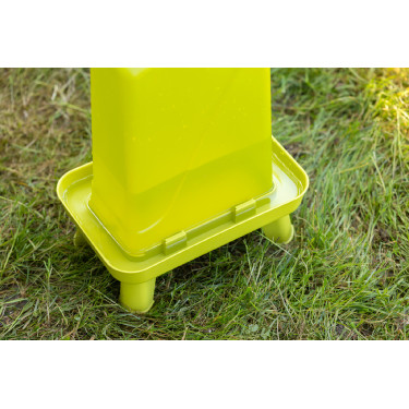 Abbeveratoio in plastica su piedistallo Abbeveratoio in plastica su piedistallo