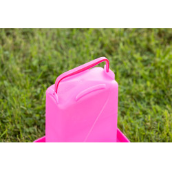 Abbeveratoio in plastica su piedistallo Abbeveratoio in plastica su piedistallo