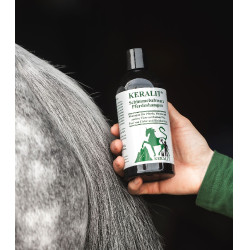 Shampoo equitazione al carbone attivo per cavalli chiari