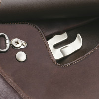 Sella Bates Caprilli Close Contact Hart Marrone