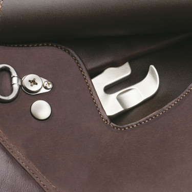 Sella Bates Caprilli Close Contact Hart Marrone