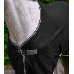 Coperta in pile Economic Waldhausen con cinghie incrociate Nero
