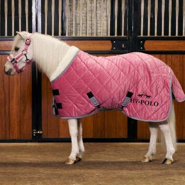 Coperta da scuderia HV Polo Sacha Pensa in rosa