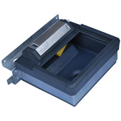 Abbeveratoio Polybac 25 M semplice con bordo interno e supporto di fissaggio La Gée