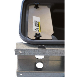 Abbeveratoio Polybac 30 M semplice con bordo a cordone e supporto di fissaggio La Gée